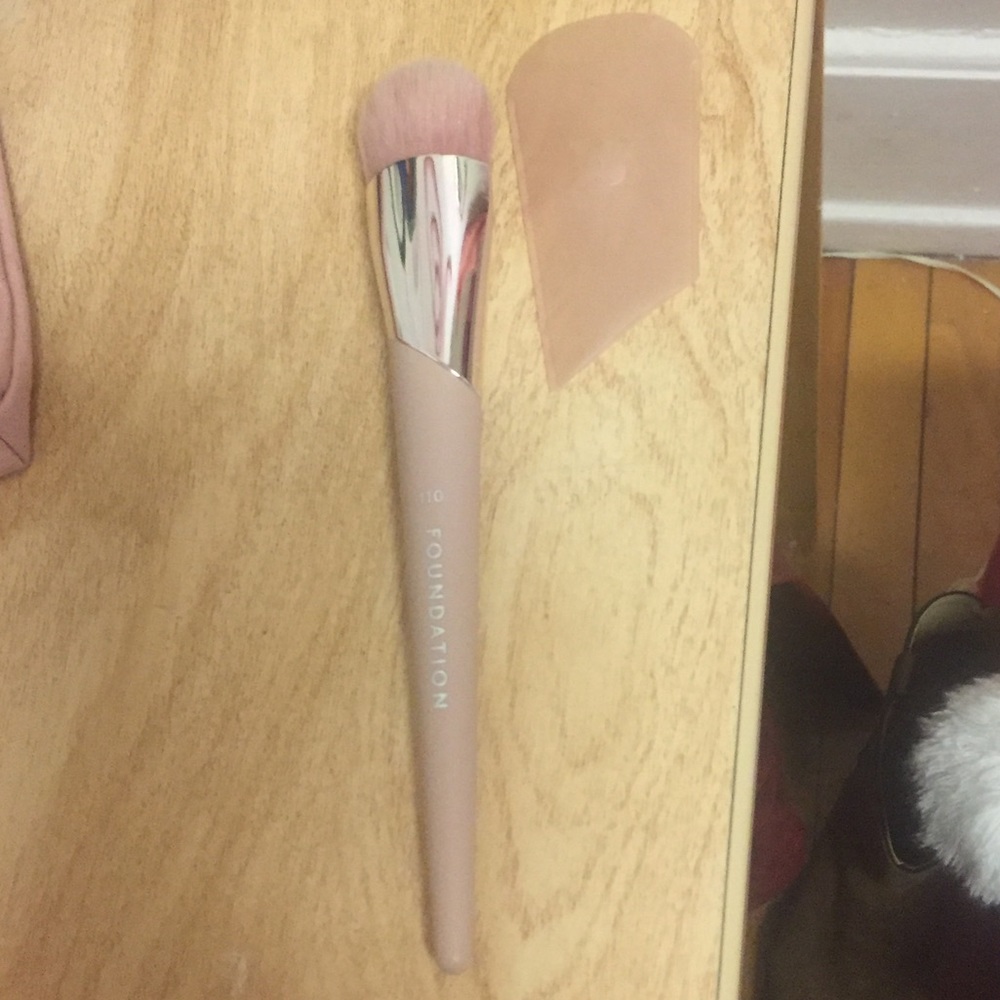 Fenty Beauty 110 Foundation Brush